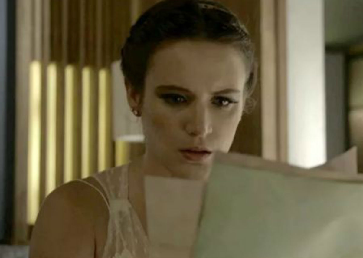 Em "O Outro Lado do Paraíso", Fabiana e Renato se preparam para confrontar Clara e Patrick.