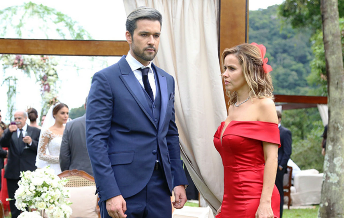 Em "Apocalipse", Glória conta para Vittorio que Ricardo é o Anticristo.