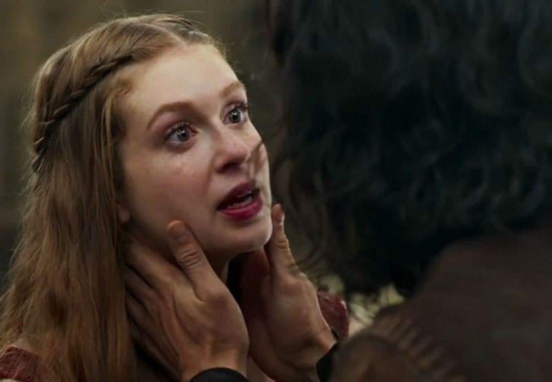 Em "Deus Salve o Rei", Afonso e Amália são surpreendidos por Virgílio no local da reunião.