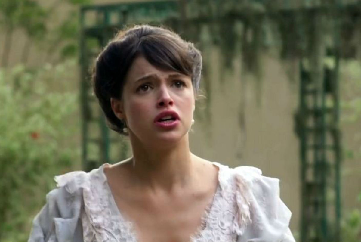 Em "Orgulho e Paixão", Ema vê quando Jorge pede Amélia em casamento.