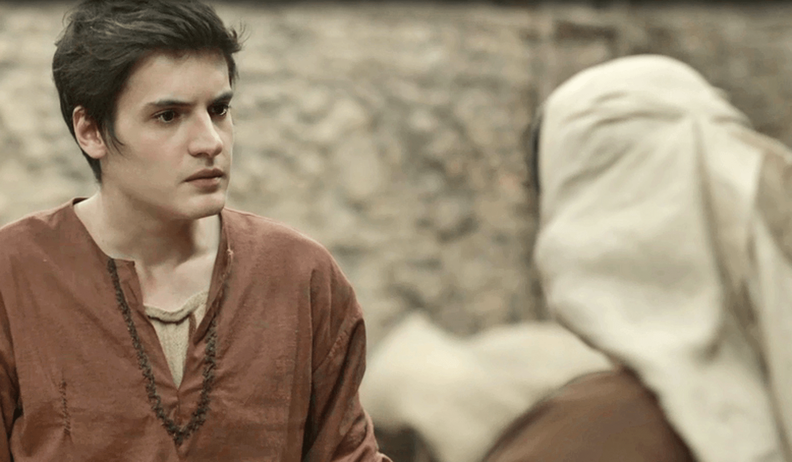 Em "Deus Salve o Rei", Brumela se irrita com o elogio que Rodolfo faz a Ulisses e decide pedir demissão.