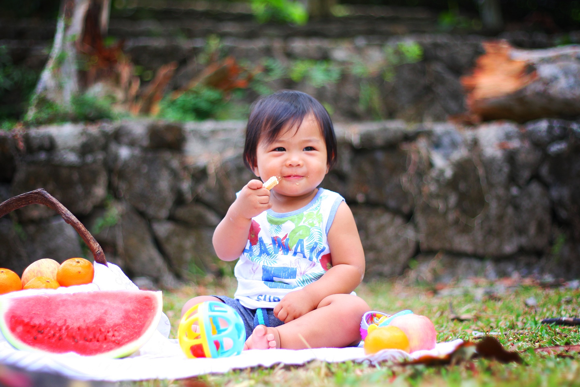 Crianças podem aprender os sabores e as texturas dos alimentos com o BLW. Foto: Pixabay