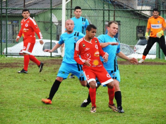 Colorado Vila Torres goleou o União Caiuá por 4x0 e praticamente confirmou a vaga. Foto: Marcelo Kloss