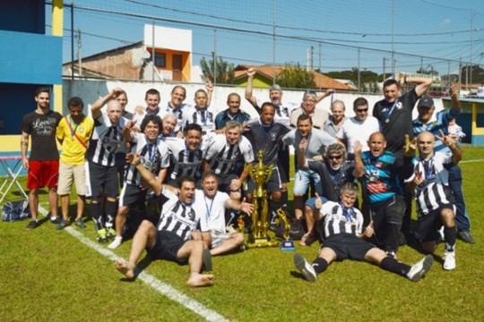 Botafogo de São José dos Pinhais foi o campeão de veteranos. Foto: Edson Renato