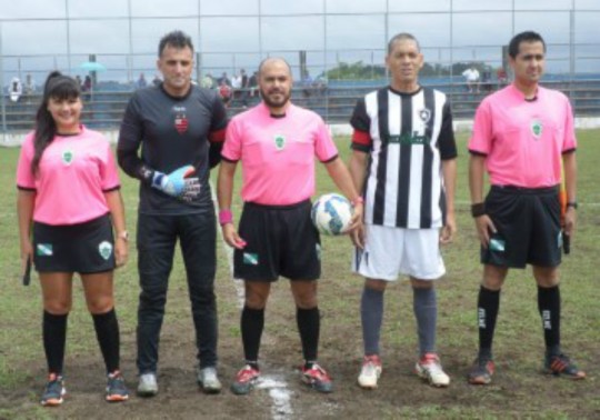 Trio de arbitragem e capitães no jogo Flamengo 1x0 Botafogo. Foto: Thiago Lucca