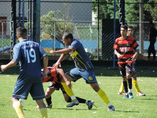 Lance da vitória do Mengão Lindóia por 4x2 sobre o Real Sociedade por 4x2, pela Copa Primavera. Foto: Divulgação