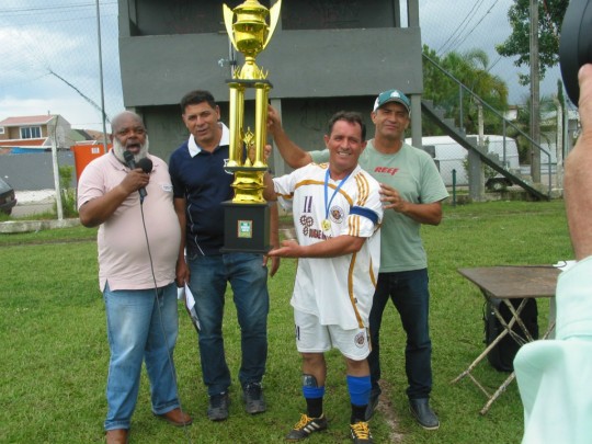 Grupo dos XV foi campeão no 50 anos após jogo complicado contra o Pavão. Foto: Jornal da Gente/Divulgação