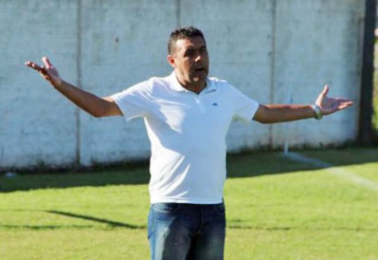 Juninho completa hoje seis anos no comando técnio do Iguaçu. Foto: Chicora Júnior