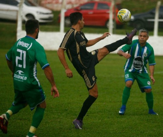 De Lado Foot Goles e Bebebum fizeram partida de oito gols. Foto: Valquir Aureliano
