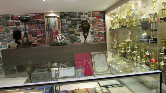 Galeria de troféus do Trieste no local que fica no estádio Francisco Muraro. Foto: Divulgação