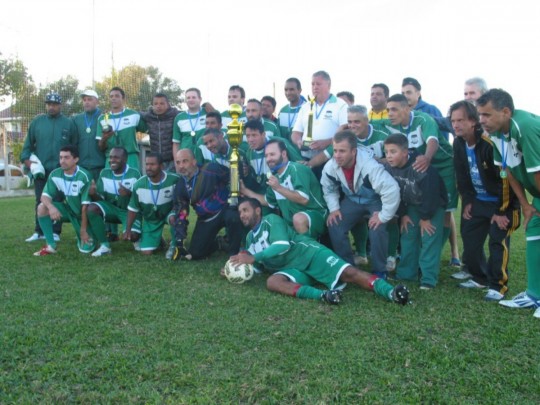 Jogadores do Novo Horizonte fizeram a festa com a conquista do título dos 40 anos Série Prata. Foto: José Ailton