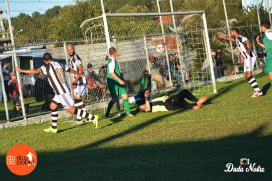 Vila Sandra goleou o Costeira fora de casa: 5x1. Foto: Do Rico ao Pobre
