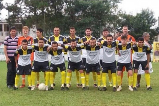 Família Cavalheiro enfrentará o L.C. da Campina nas quartas. Foto: Marcelo Kloss