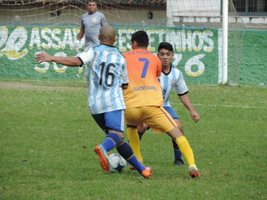 O Os Trutas teve que suar para ganhar do Vitacor por 2x1. Foto: Marcelo Kloss