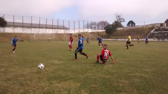 Lance do empate do Bola de Ouro com o Ana Terra. Foto: Danyelle Gonçalves