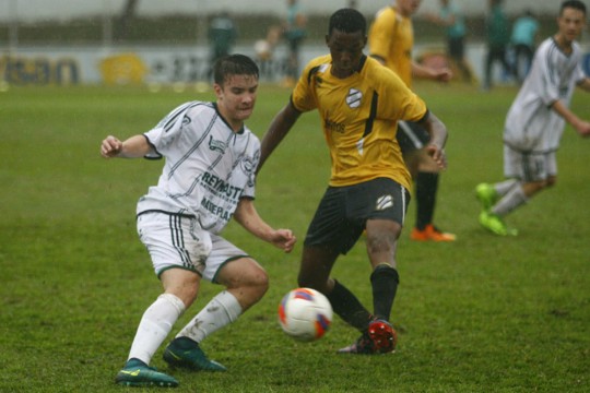 No juvenil, o Nova Orleans venceu o Iguaçu por 2x0. Foto: Valquir Aureliano