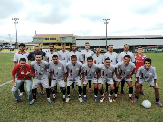 De virada, Clube dos 16 fez 3x1 no Upa Parolin e se classificou. Foto: Marcelo Kloss