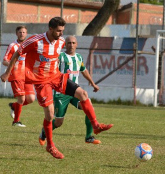 Lance da vitória do Vila Fanny sobre o Palmeirinha Foto: Bia Lima/Do Rico ao Pobre.