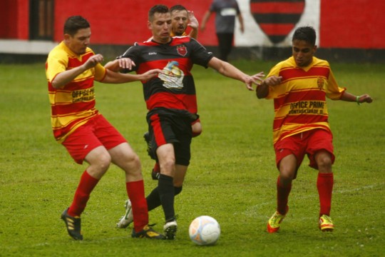 Lance da vitória do Tanguá sobre o União Ahú. Foto: Valquir Aureliano