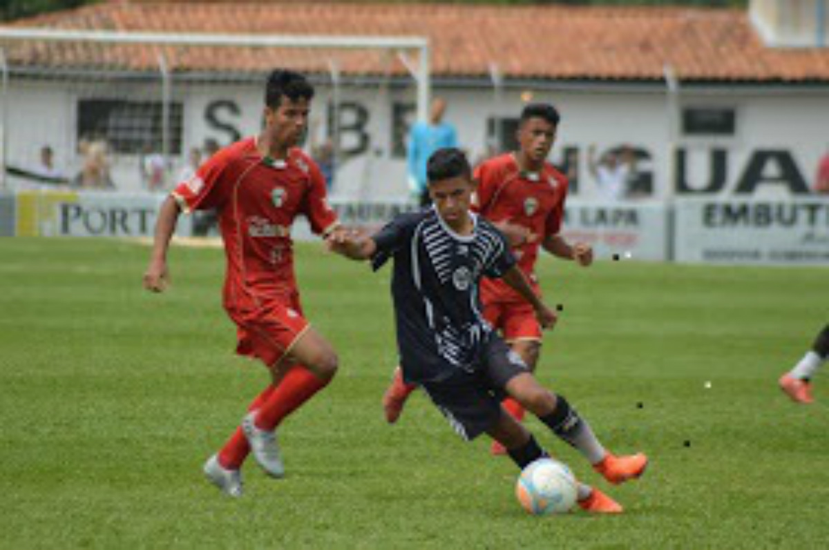 Vila Sandra e Trieste ficaram no 0x0 no primeiro da final juvenil. Foto: Edu Nobre