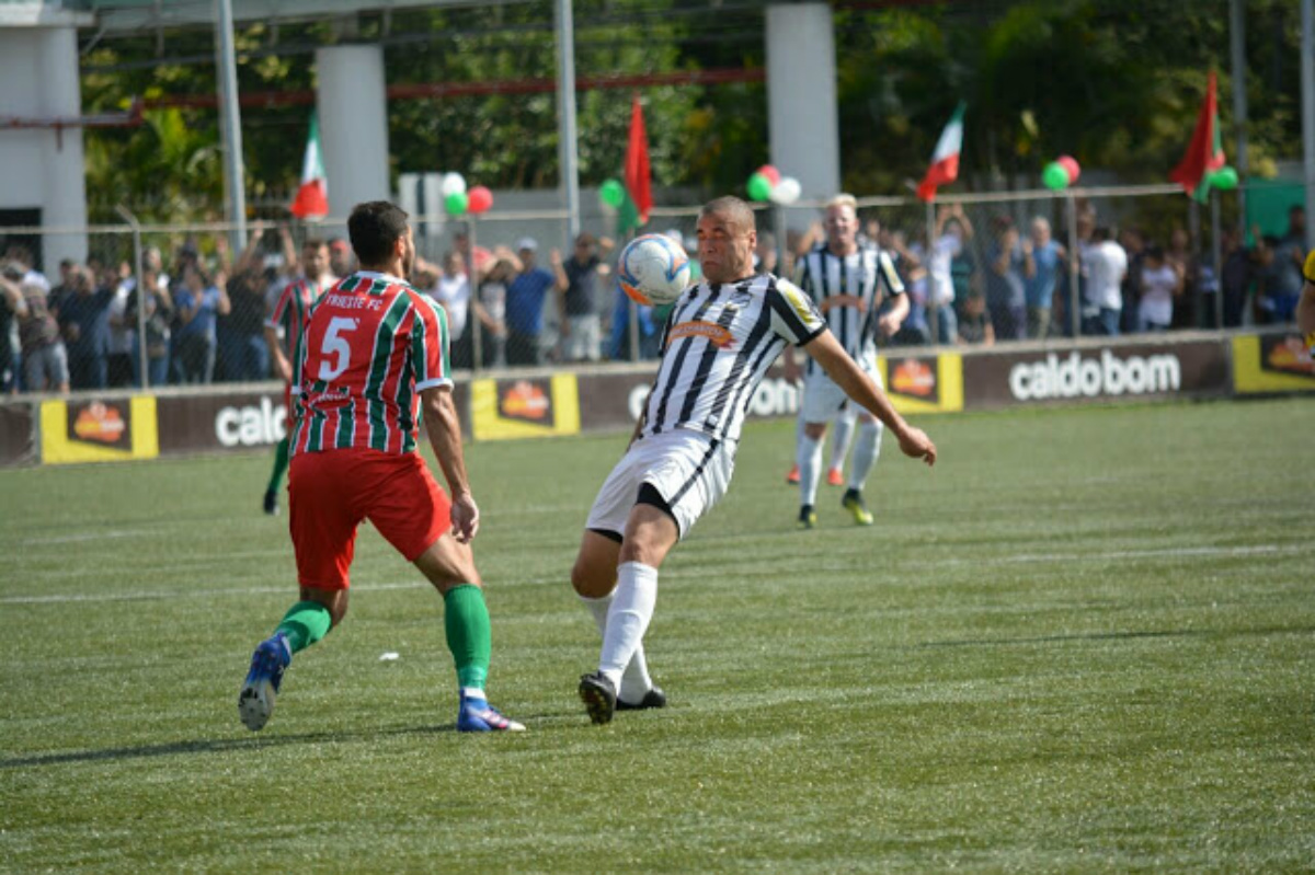 Lance da vitória do Iguaçu sobre o Trieste. Foto: Do Rico ao Pobre