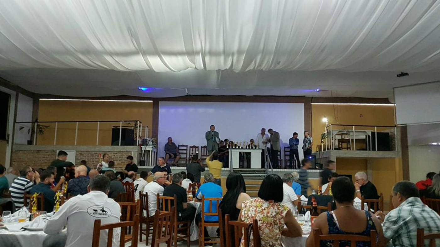 Tião Calado prestou homenagens durante o jantar. Foto: Thiago Lucca