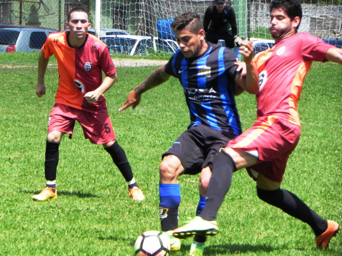 Barcetoma e Bate Nave fizeram jogo de seis gols. Foto: Marcelo Kloss