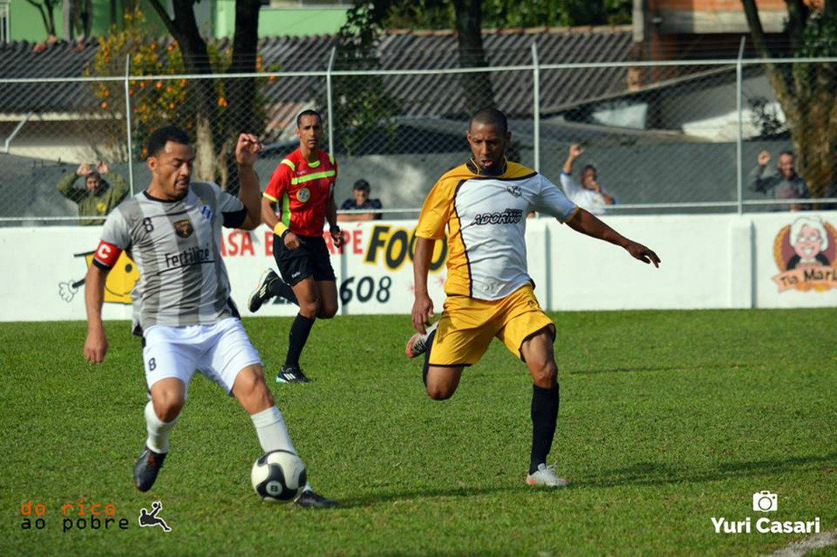 Lance da grande final, entre Iguaçu e Atalanta. Foto: Yuri Casari/Site do Rico ao Pobre