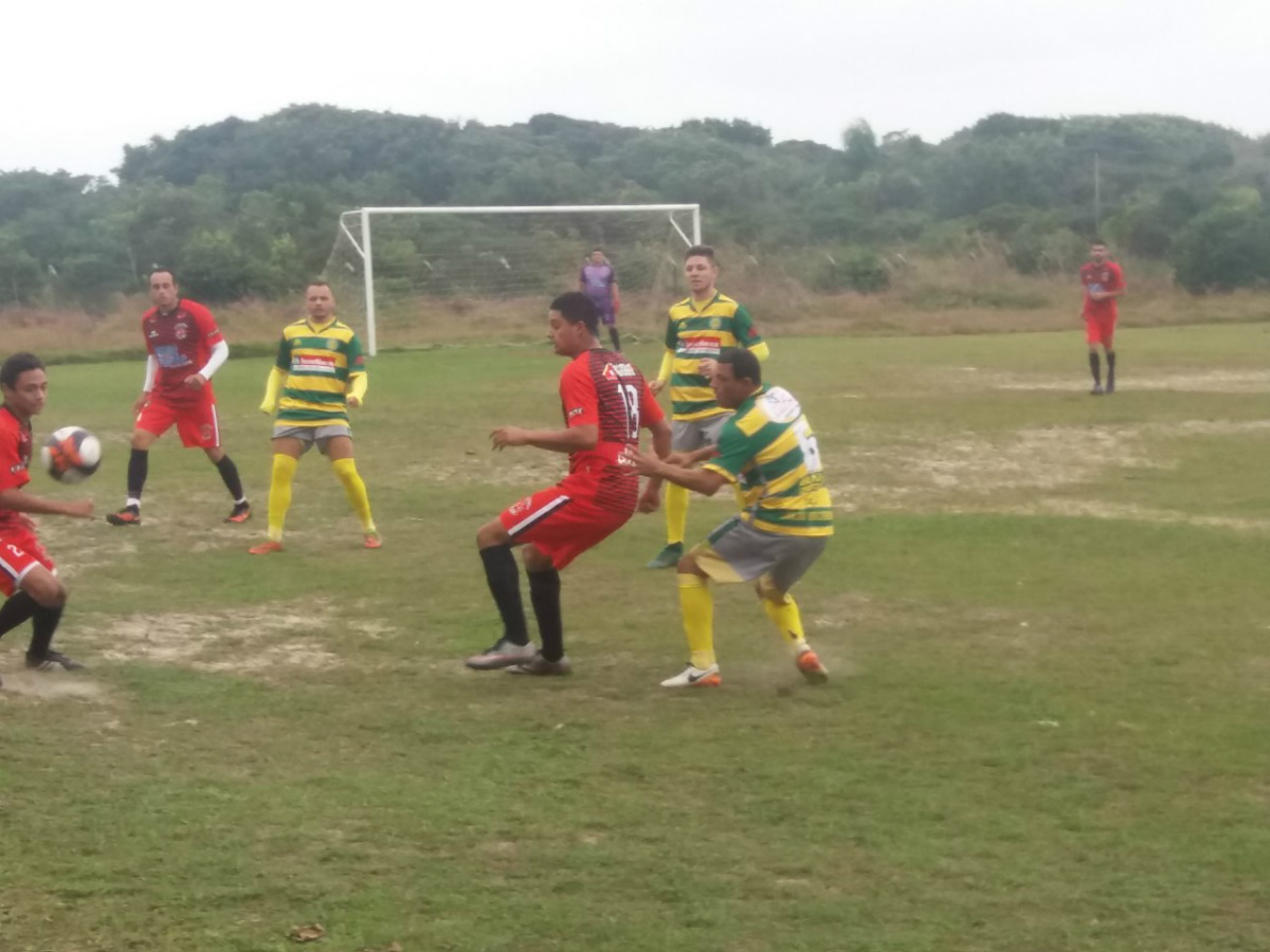 Lance da partida, que acabou com a vitória do Santa Quitéria. Foto: Chicora Júnior