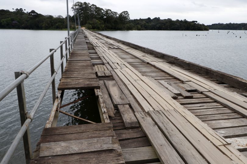 Araucária – Ponte caindo aos pedaços vira dor de cabeça para moradores do Colônia Cristina