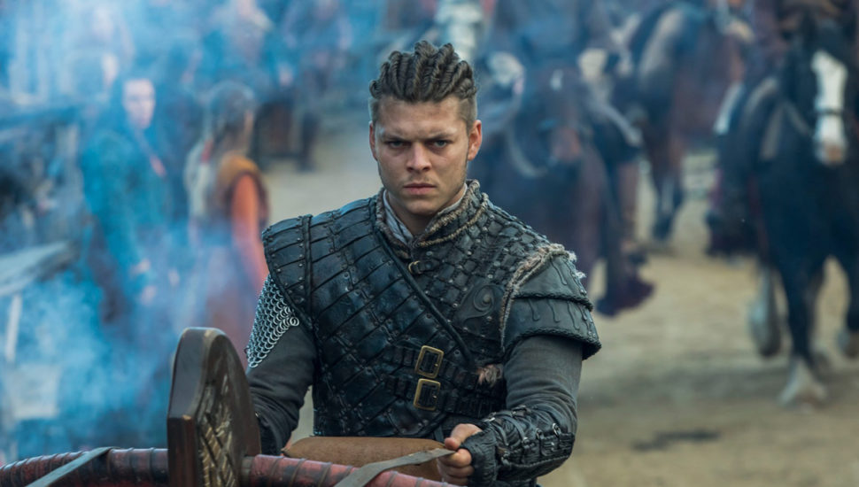 Astro da série Vikings, Alex Høgh Andersen, virá ao Brasil - Notícias Série  - como visto na Web - AdoroCinema