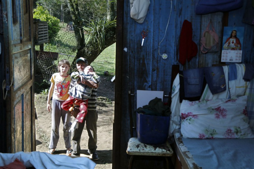 Voluntários buscam doações para construir uma casa para a família de Manoel. Foto: Felipe Rosa