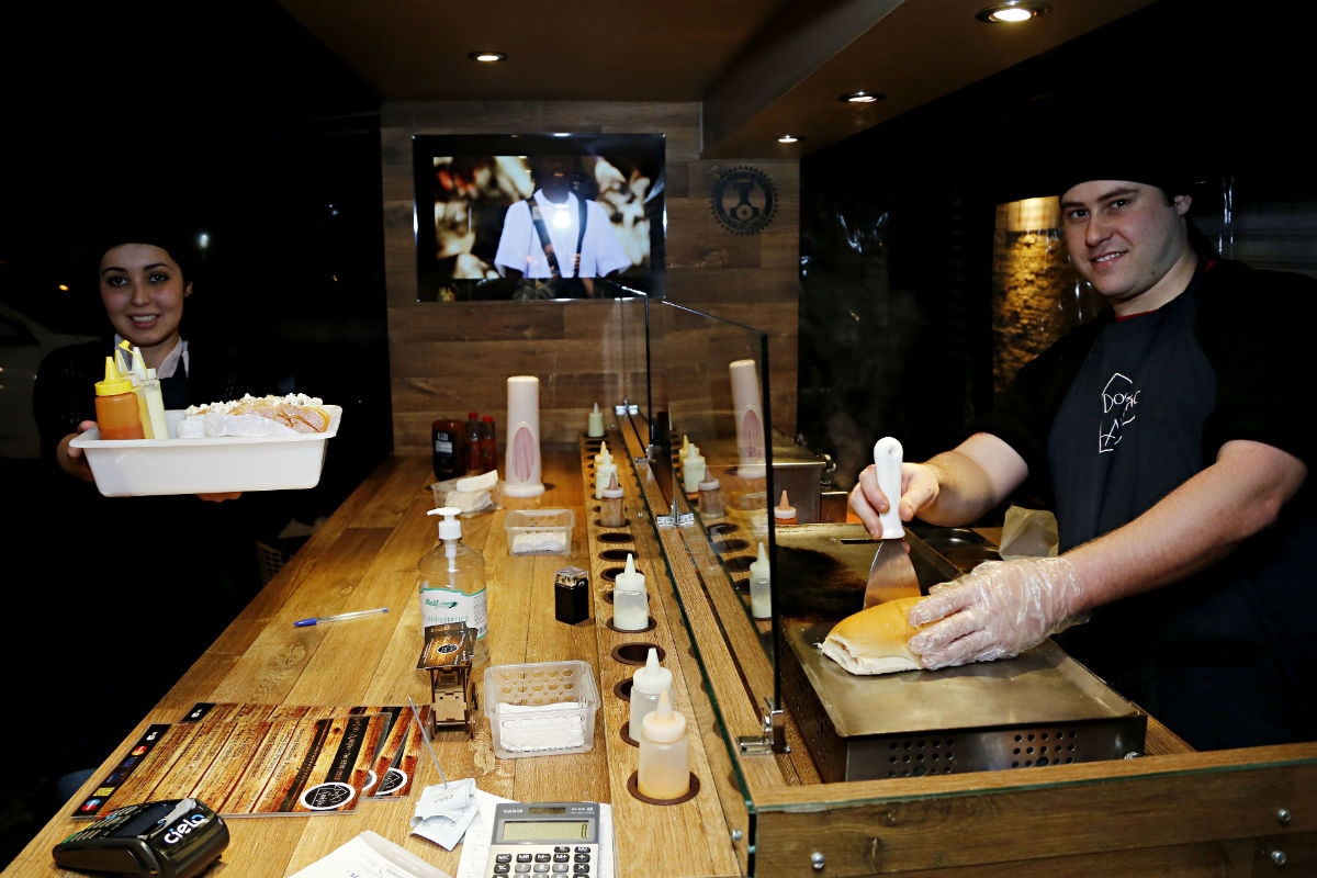 Barraca no Bacacheri tem wi-fi e opções diferenciadas no cardápio. Foto: Felipe Rosa