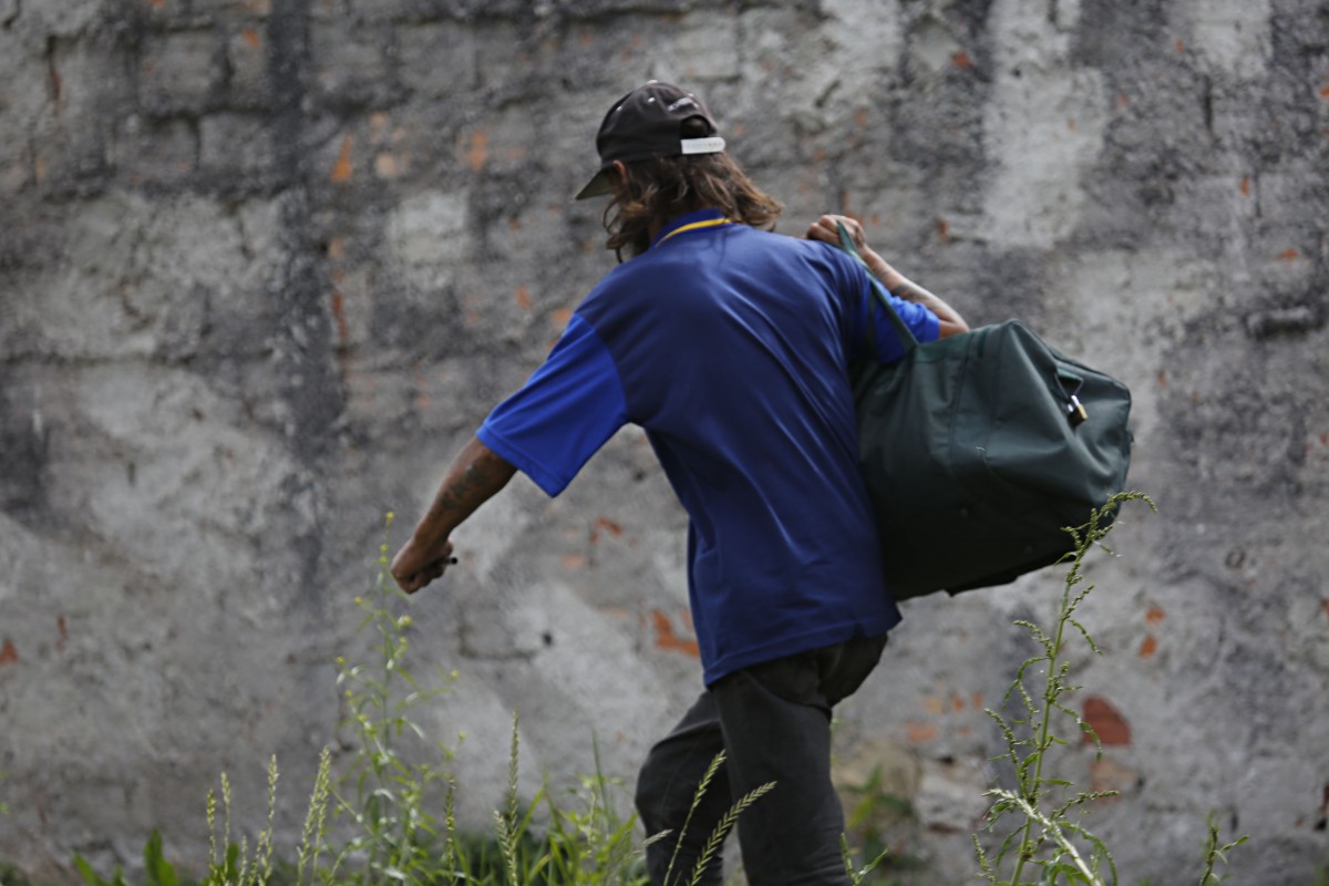 Terreno baldio abriga moradores de rua e usuários de crack. Foto: Felipe Rosa