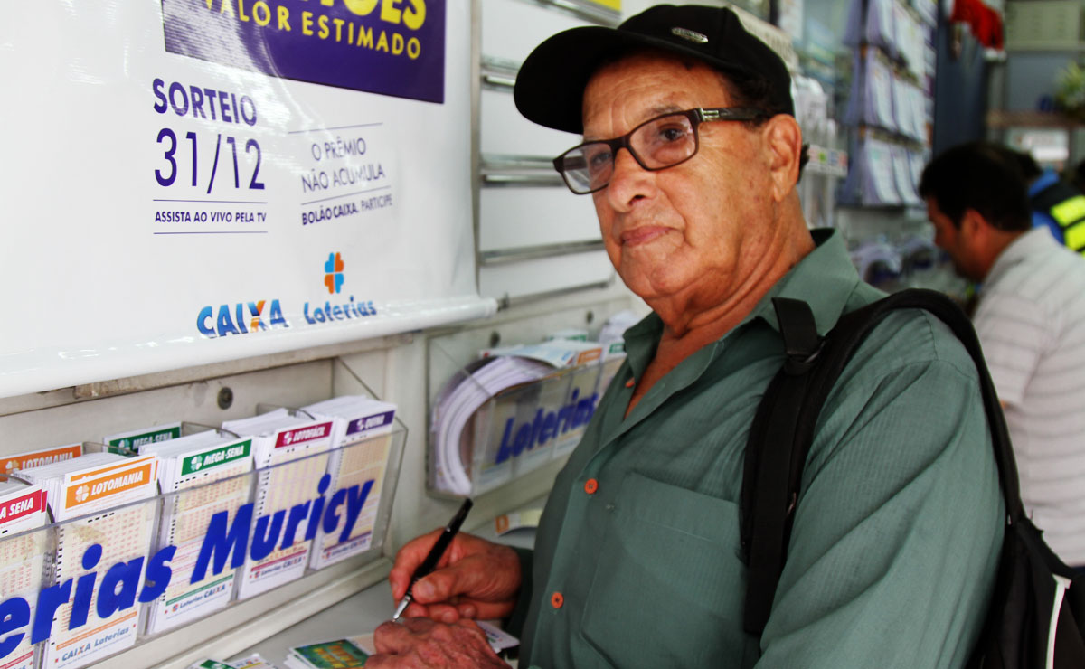 "Se ganhasse dividindo com as pessoas já estaria feliz", disse o caminhoneiro aposentado Francisco Lopes.