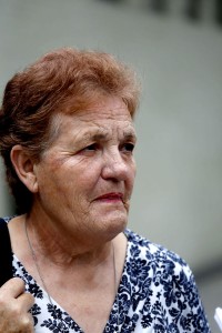 Maria: É perigoso, para quem passa na rua, para os ciclistas e até para os carros.