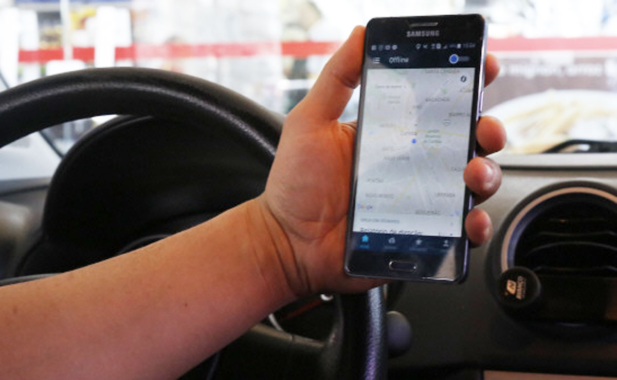 Motoristas do Uber dizem que aplicativo foi a saída pro desemprego. Foto: Pedro Serápio.