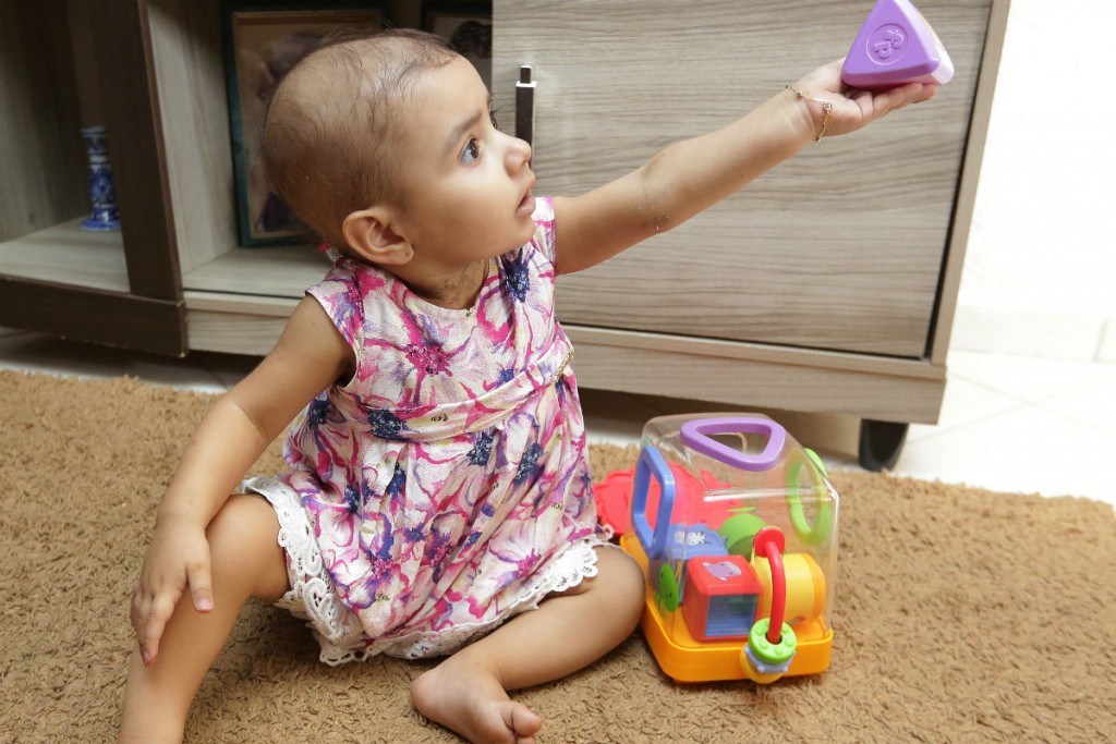 Família organiza bingo para ajudar no tratamento da pequena Mirella, que tem câncer.