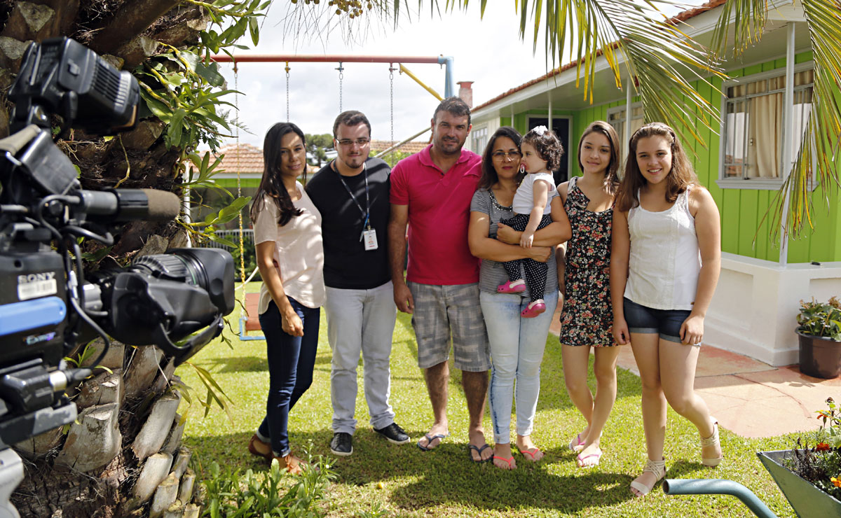 Equipes da Tribuna e da RPC estiveram na casa da família, em Contenda, para gravar reportagens. Foto: Felipe Rosa.