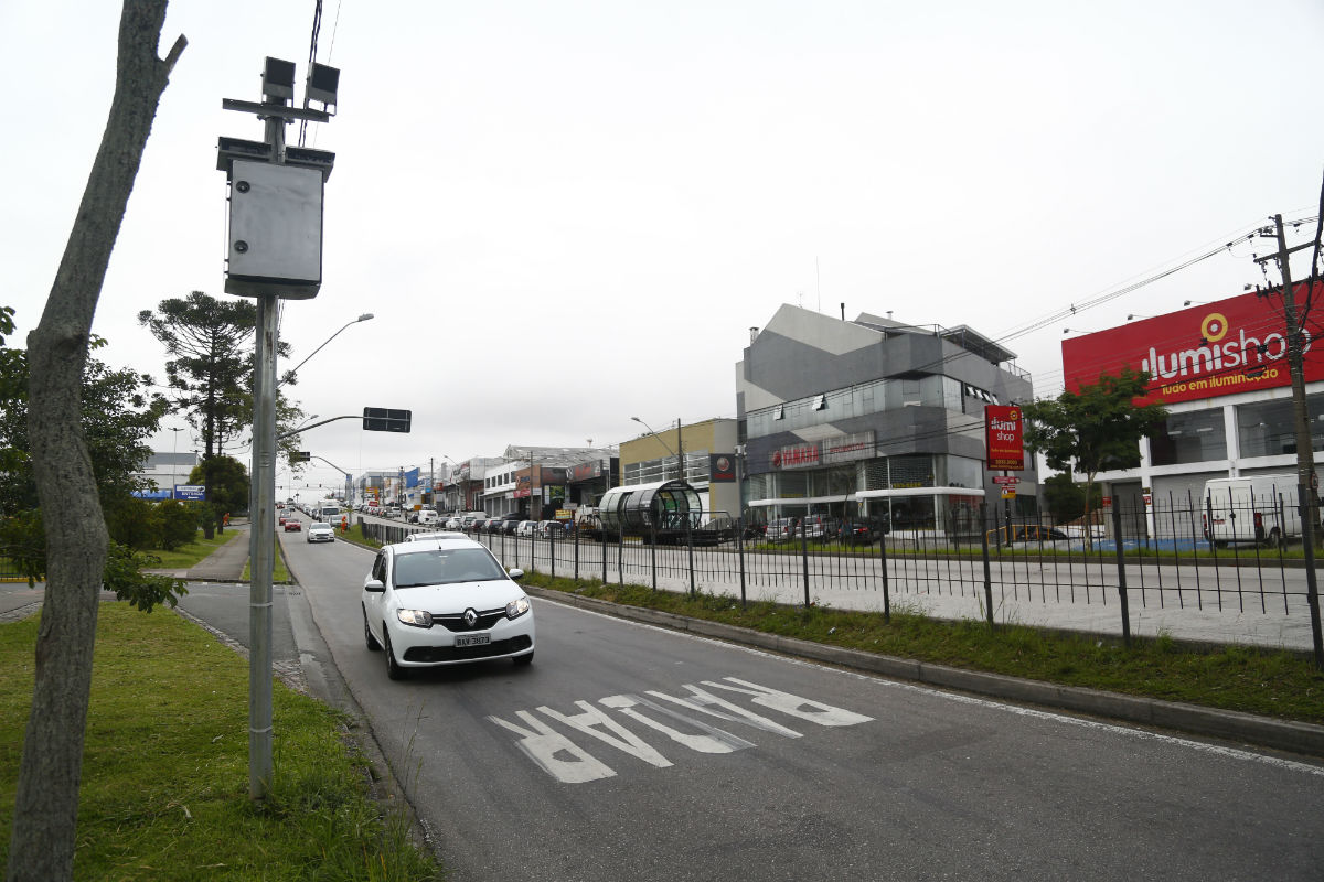 Radar da Marechal Floriano com João Viana Seiler, no Parolin, está entre os campeões de multas. Foto: Henry Milleo