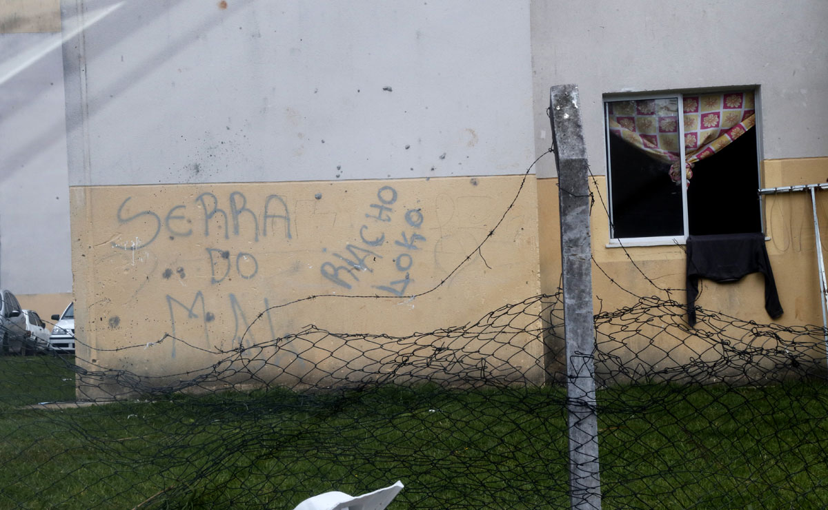 Marginais invadiram os apartamentos e tomaram o lugar de moradores. Foto: Pedro Serápio.