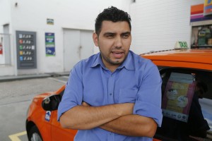 Diego: preços sempre aumentam na véspera de feriado. Foto: Felipe Rosa