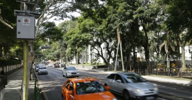 Radar no cruzamento da Rua Luiz Leão com a Avenida João Gualberto é o campeão de multas em 2017. Foto: Felipe Rosa