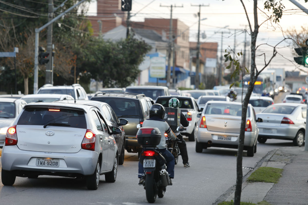 Trânsito fica muito lento no fim do dia. Foto: Lineu Filho