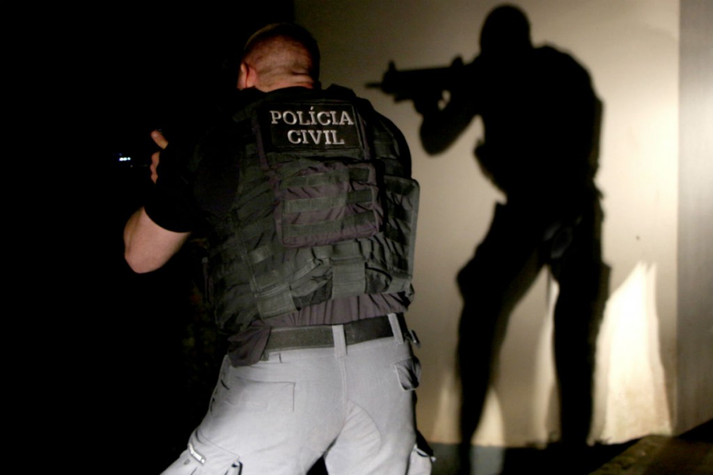 Recursos dos policiais civis do Paraná para investigação estão bem aquém dos seriados dos EUA. Foto: Átila Alberti