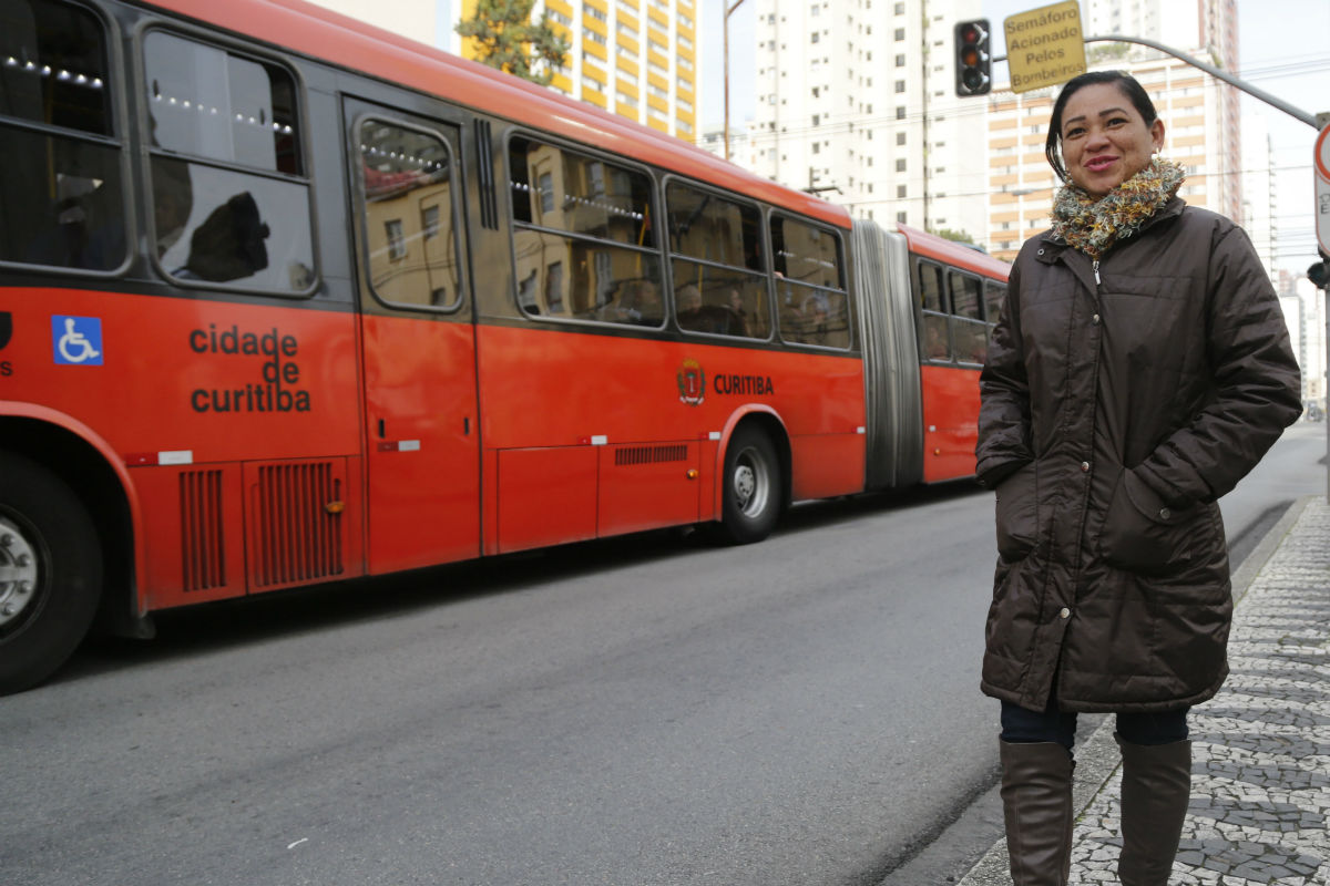 Clébia costuma usar o Uber: ônibus é a última opção. Foto: Felipe Rosa