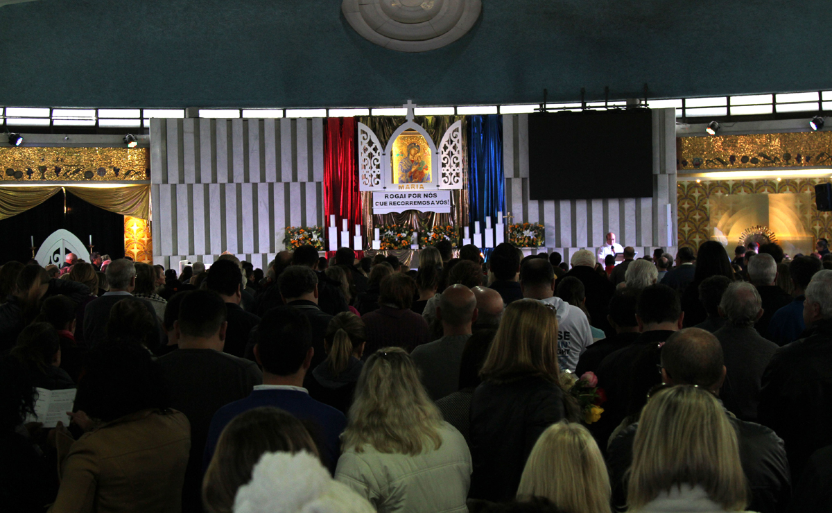 Novena é realizada todas as quartas-feiras no santuário, localizado no Alto da Glória. Foto: Gerson Klaina