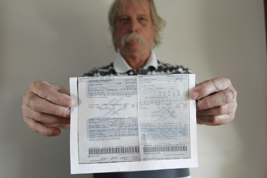 Paulo não entendeu a mudança na forma de cobrança da tarifa de água. Foto: Daniel Caron