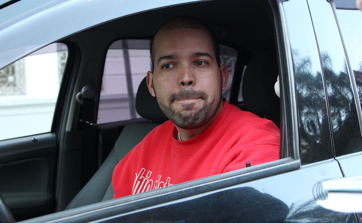 Diego Ferreira, 29 anos, sempre usa o farol aceso quando está em rodovias. Fotos: Átila Alberti.