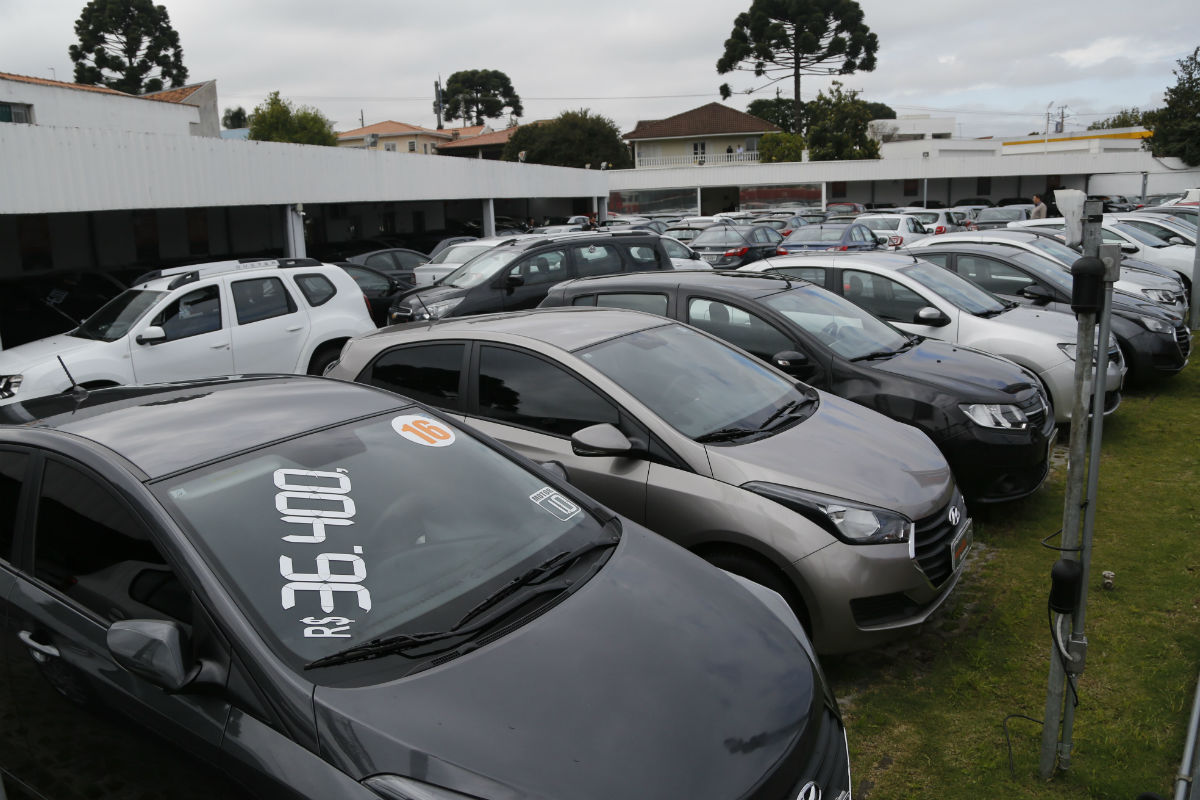Carros entre R$ 25 mil e R$ 35 mil são os mais procurados. Foto: Felipe Rosa